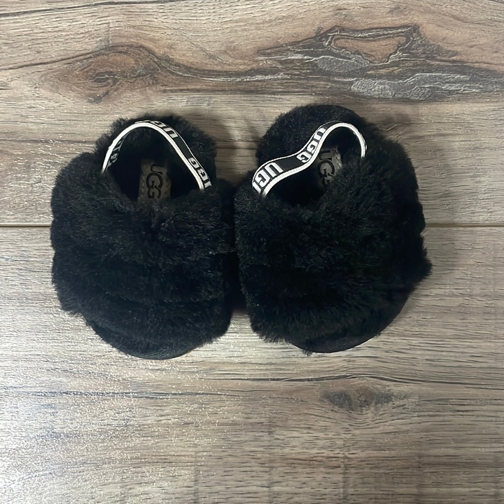 UGG Black sandals Size 2/3